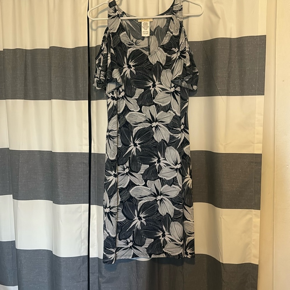 Ladies dress with cold shoulder sleeve